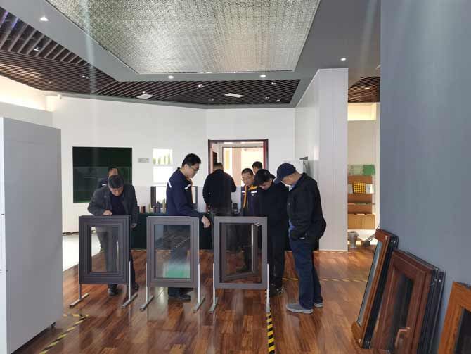 ***建筑金屬結構協會及玻璃纖維增強復合材料門窗標準編制組領導蒞臨指導6